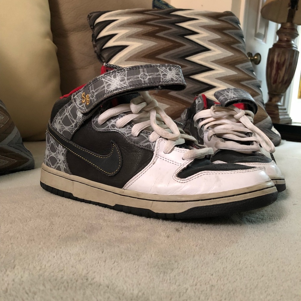 Nike SB Dunk Mid Elite